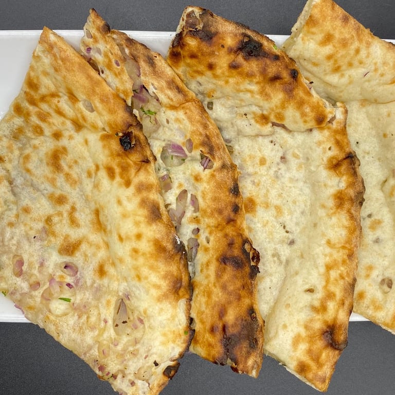 Freshly Baked Naan: A Flavorful Indian Delight